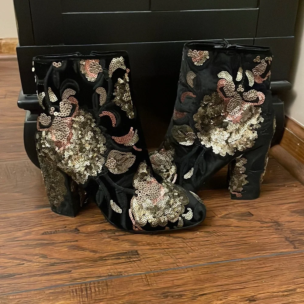 Aldo sz 7 sequins floral black heeled ankle boots velvet rose gold